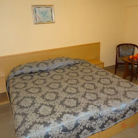 ヴィクトリア 3*