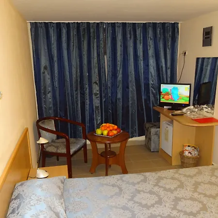 ヴィクトリア 3*