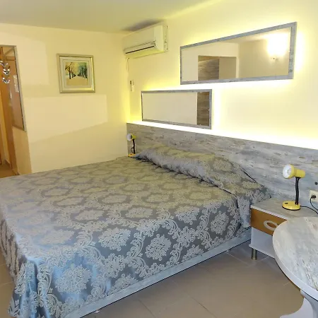 Victoria Hotel 3*
