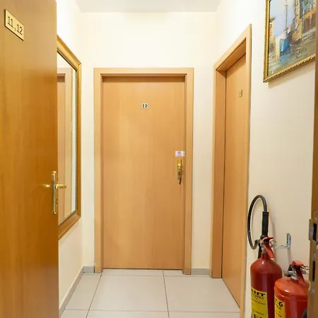 Victoria Hotel 3*