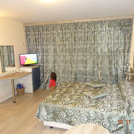 فيكتوريا فندق فارنا