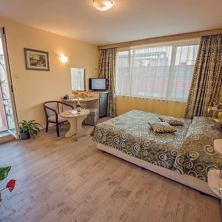 فيكتوريا 3* فارنا